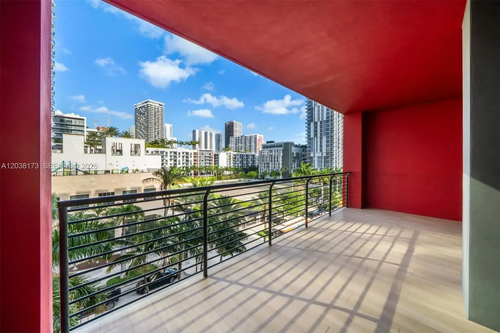 90 32 # 503, Miami FL 33131 photo 4