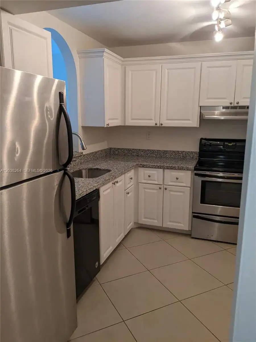 711 N Pine Island Rd # 314, Plantation FL 33324 photo 3