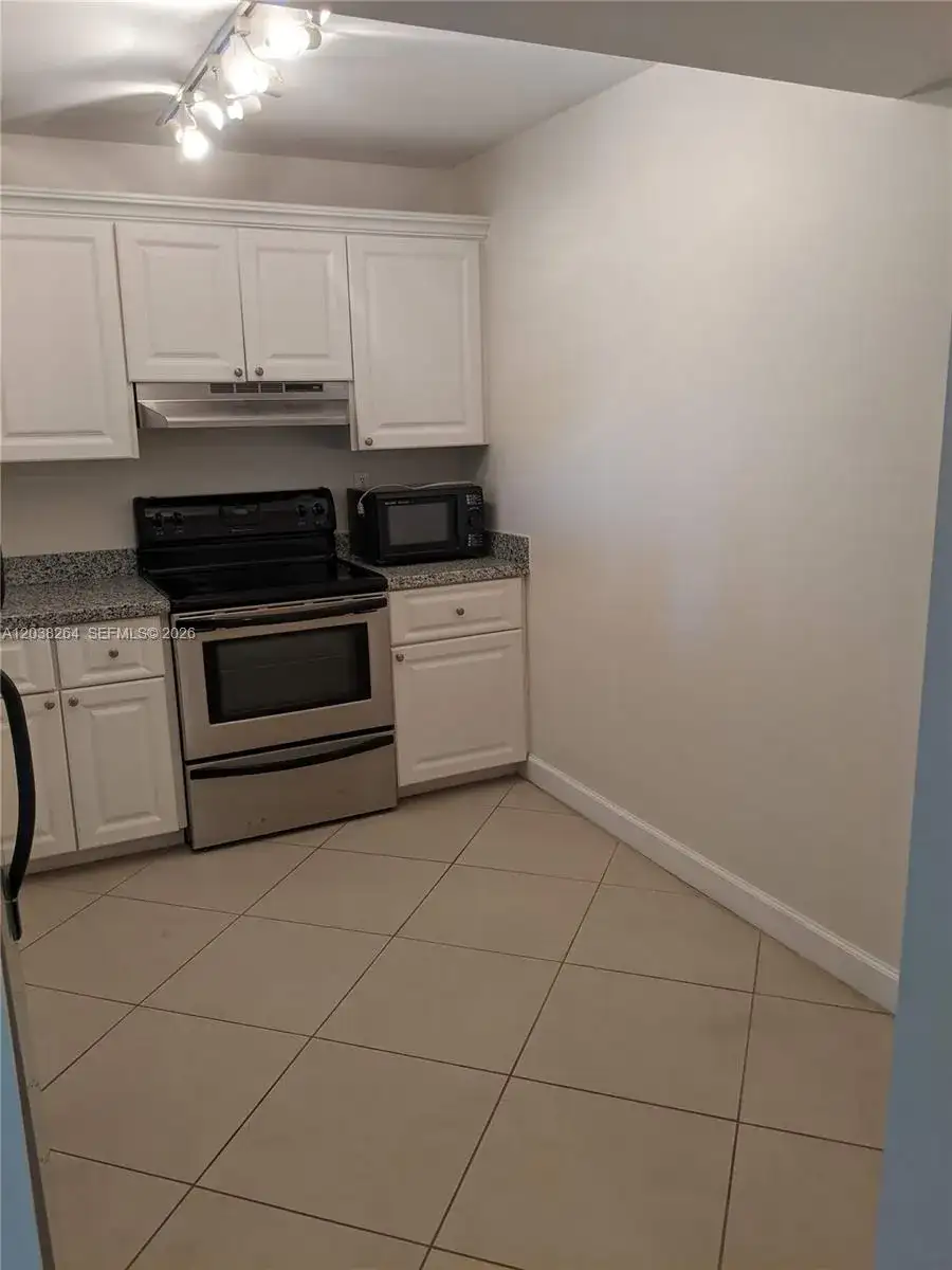 711 N Pine Island Rd # 314, Plantation FL 33324 photo 4