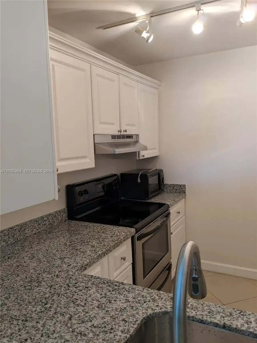 711 N Pine Island Rd # 314, Plantation FL 33324 photo 5