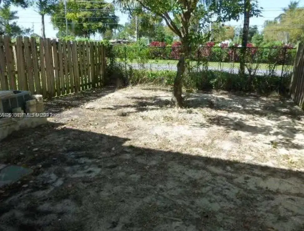 641 E Mowry Ct, Homestead FL 33030 photo 3