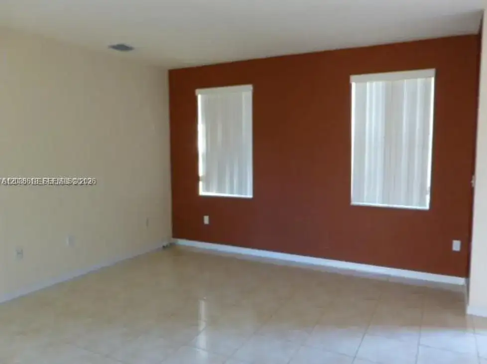 641 E Mowry Ct, Homestead FL 33030 photo 4