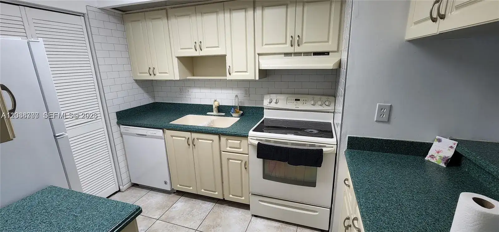 931 NE 199th St # 22, Miami FL 33179 photo 4