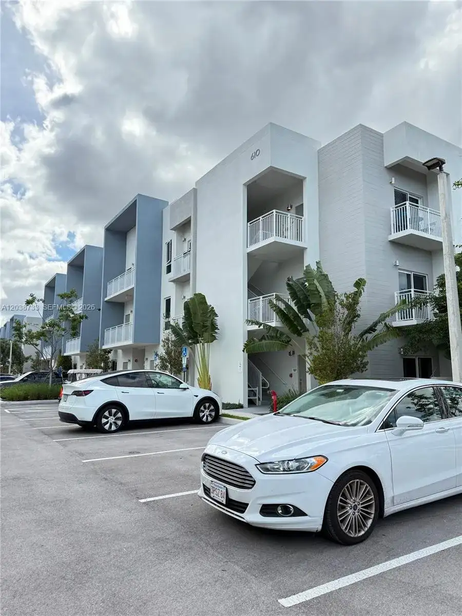 610 NE 2nd St # 305, Dania Beach FL 33004 photo 4