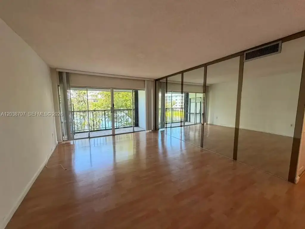 8775 Park Blvd # 318, Miami FL 33172 photo 2