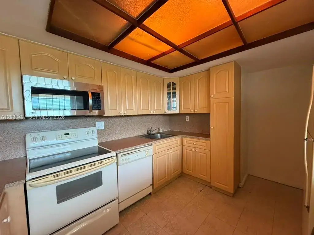8775 Park Blvd # 318, Miami FL 33172 photo 4