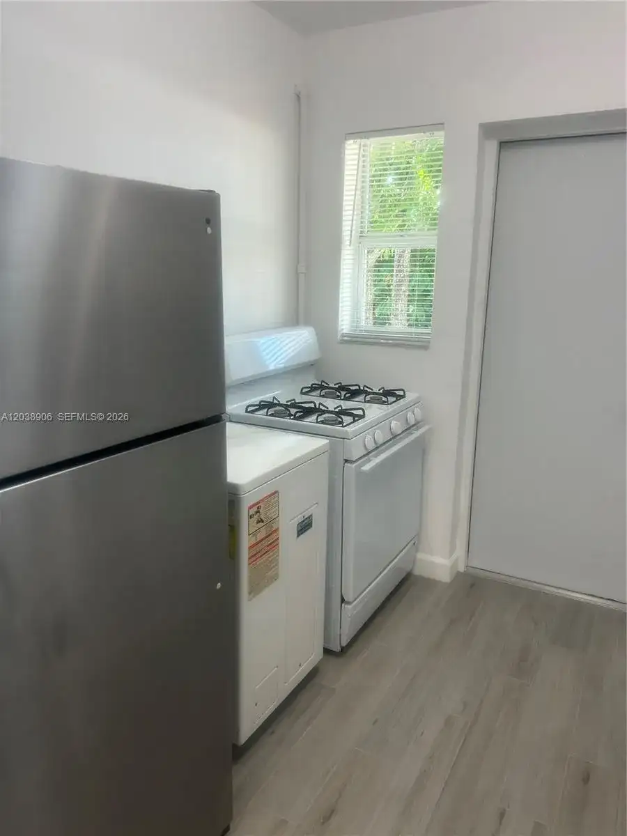 415 76th St # 8, Miami Beach FL 33141 photo 4