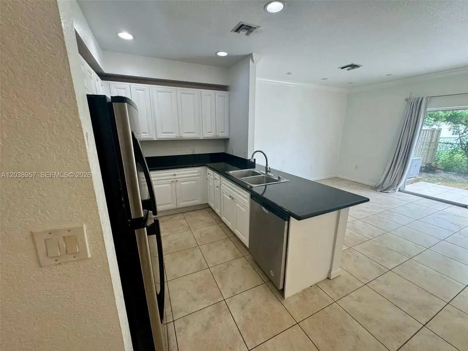 35 SE 3rd Ave # 11, Hallandale Beach FL 33009 photo 4
