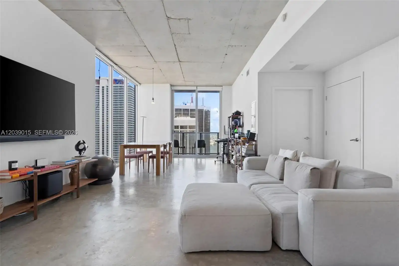 151 SE 1st St # 3102, Miami FL 33131 photo 2