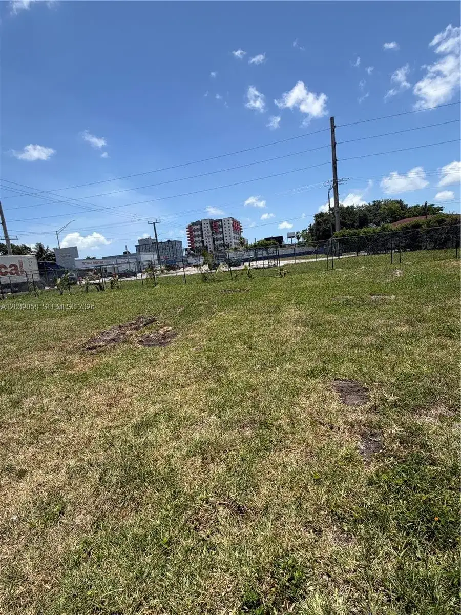 810 NW 79th St, Miami FL 33150 photo 2