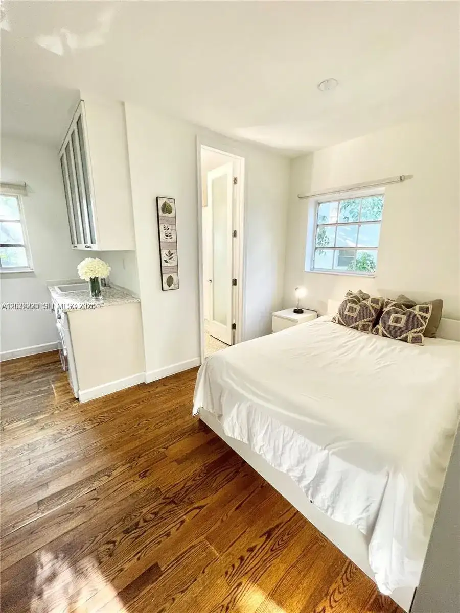 439 15th St # 18, Miami Beach FL 33139 photo 2