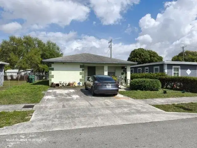 2581 NW 15th Ct, Fort Lauderdale FL 33311 photo 2