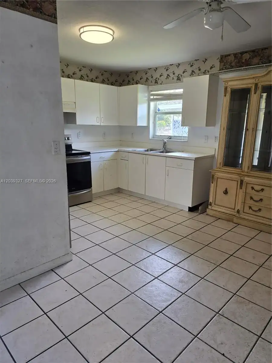 2581 NW 15th Ct, Fort Lauderdale FL 33311 photo 5