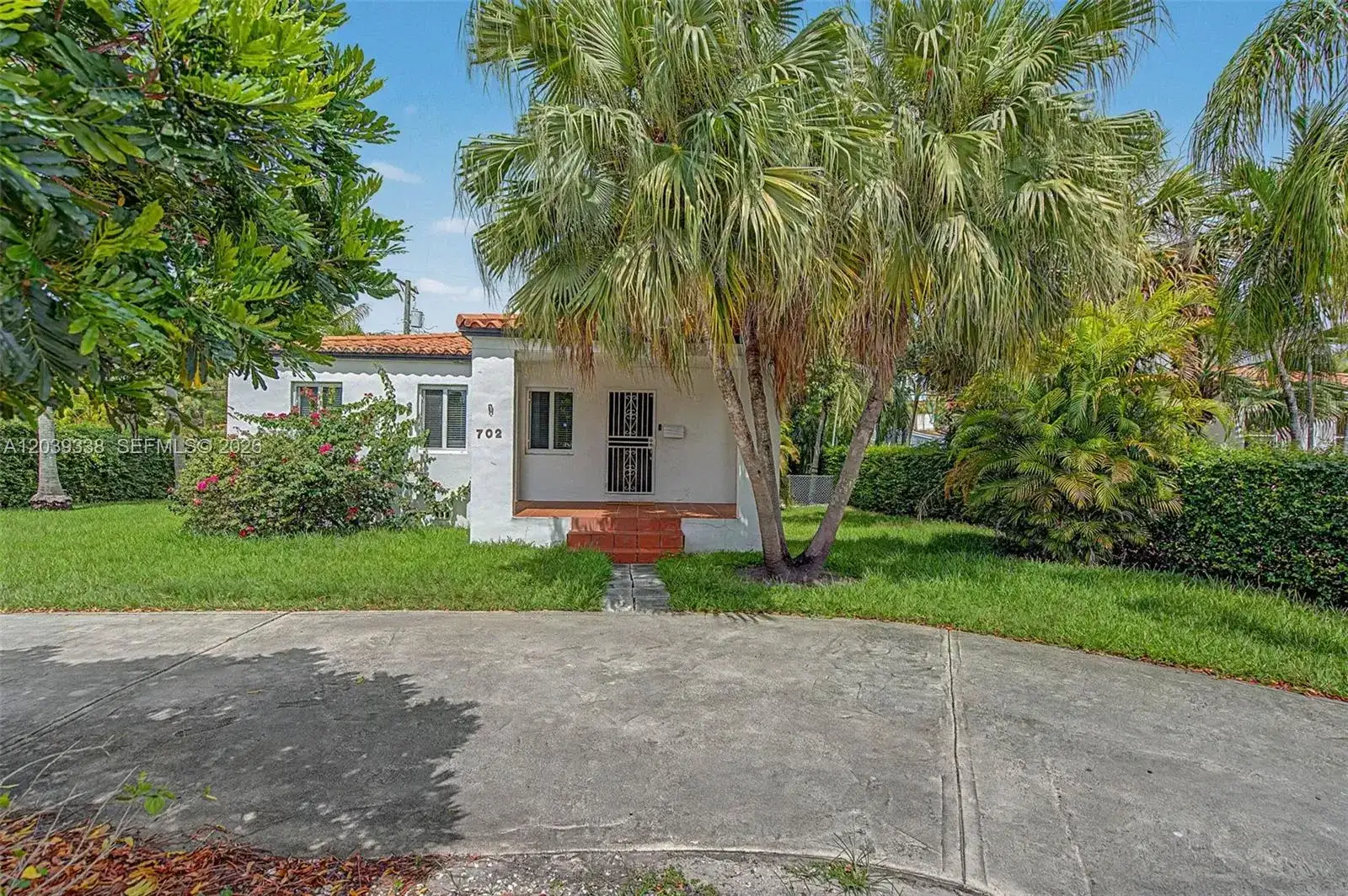 702 Boabadilla, Coral Gables FL 33134 photo 2