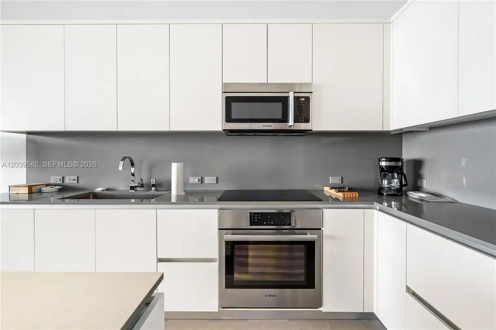88 SW 7th St # 1006, Miami FL 33130 photo 2