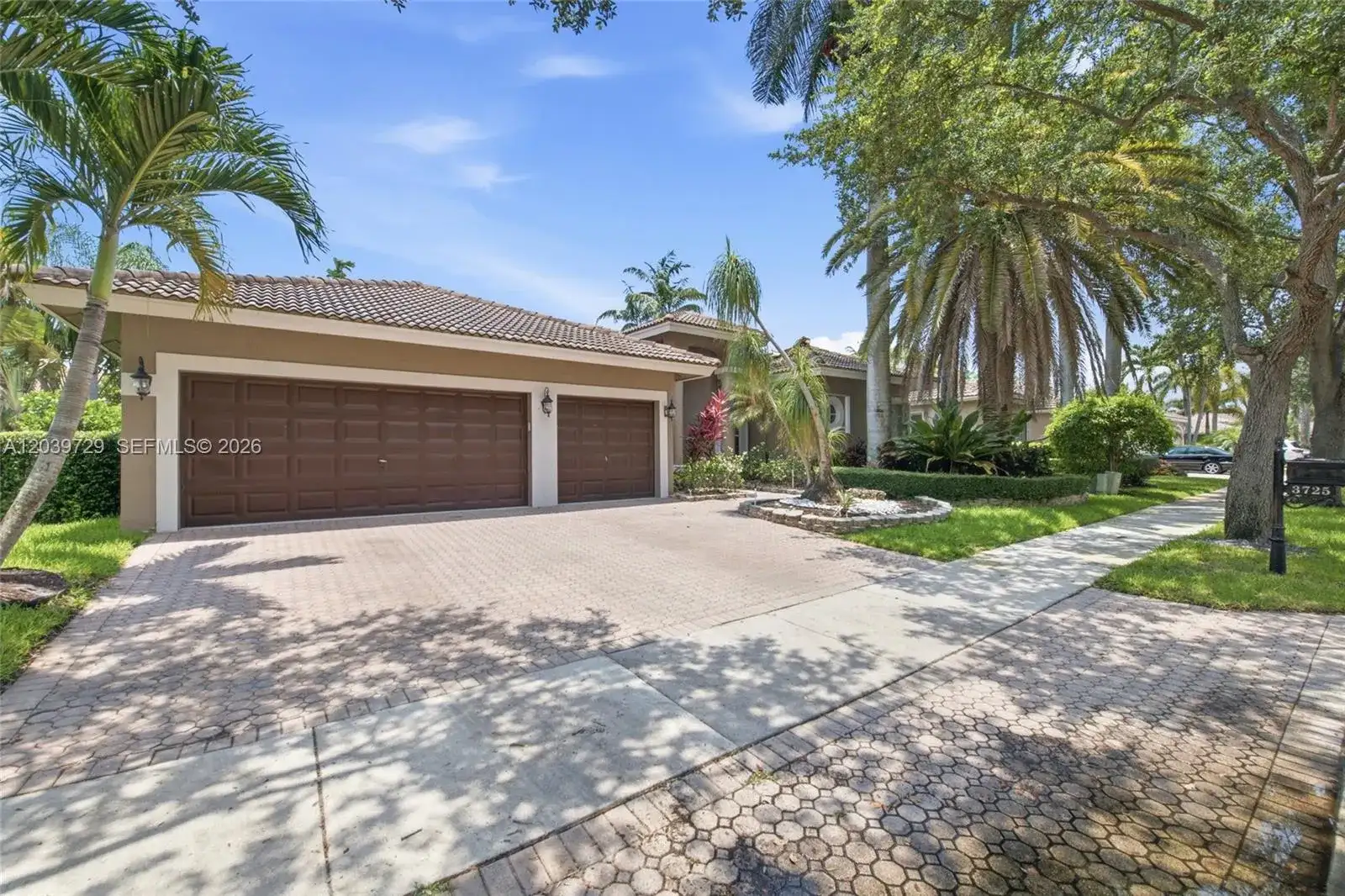 3725 Oak Ridge Ln, Weston FL 33331 photo 2