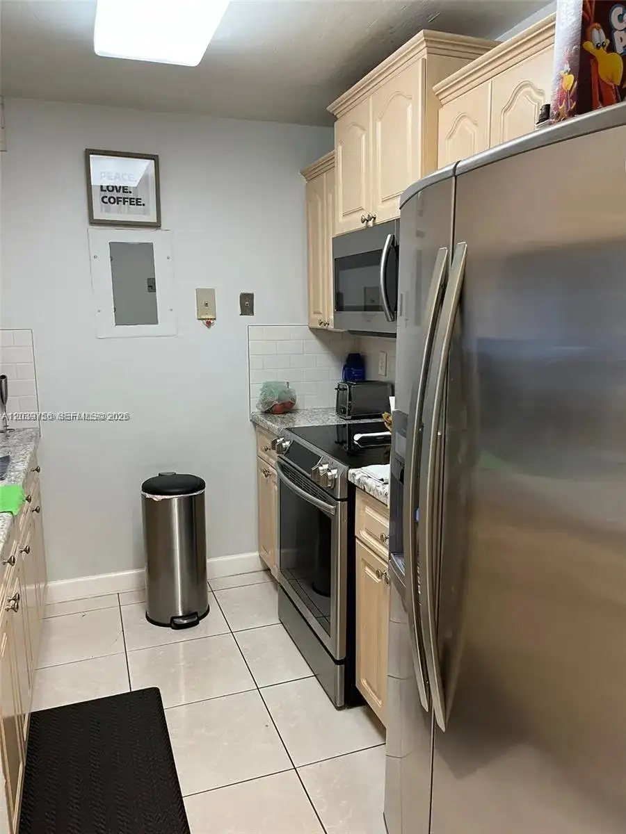 10135 NW 9th St Cir # 208, Miami FL 33172 photo 2