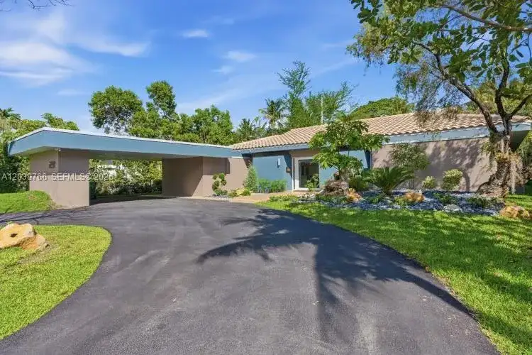 291 E Shore Dr E, Miami FL 33133 photo 2