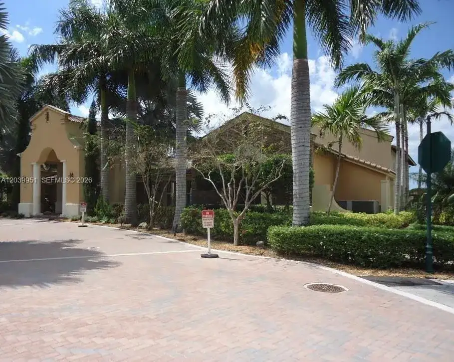 930 NE 34th Ave # 202, Homestead FL 33033 photo 3