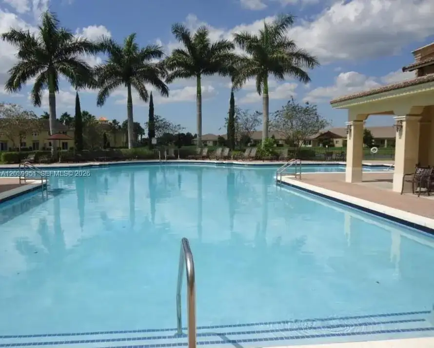 930 NE 34th Ave # 202, Homestead FL 33033 photo 4