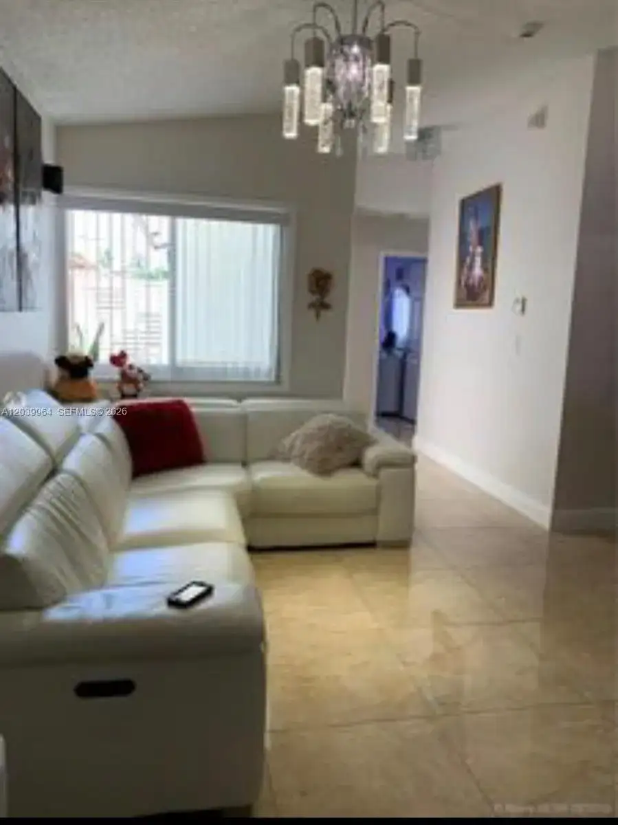 2854 W 75th Ter, Hialeah FL 33018 photo 3