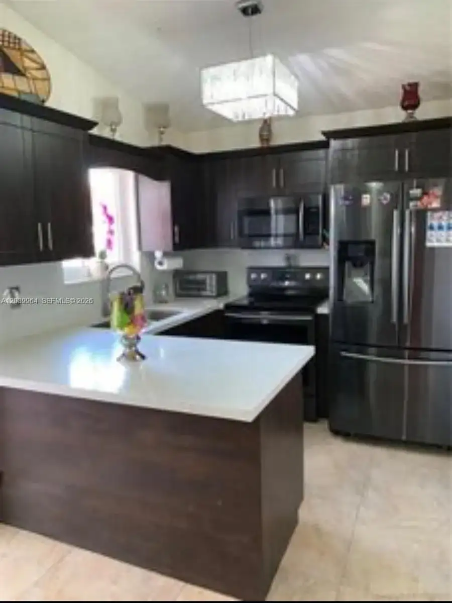2854 W 75th Ter, Hialeah FL 33018 photo 4