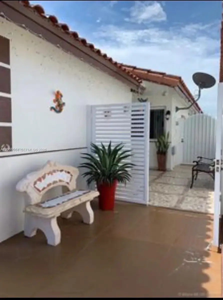 2854 W 75th Ter, Hialeah FL 33018 photo 5