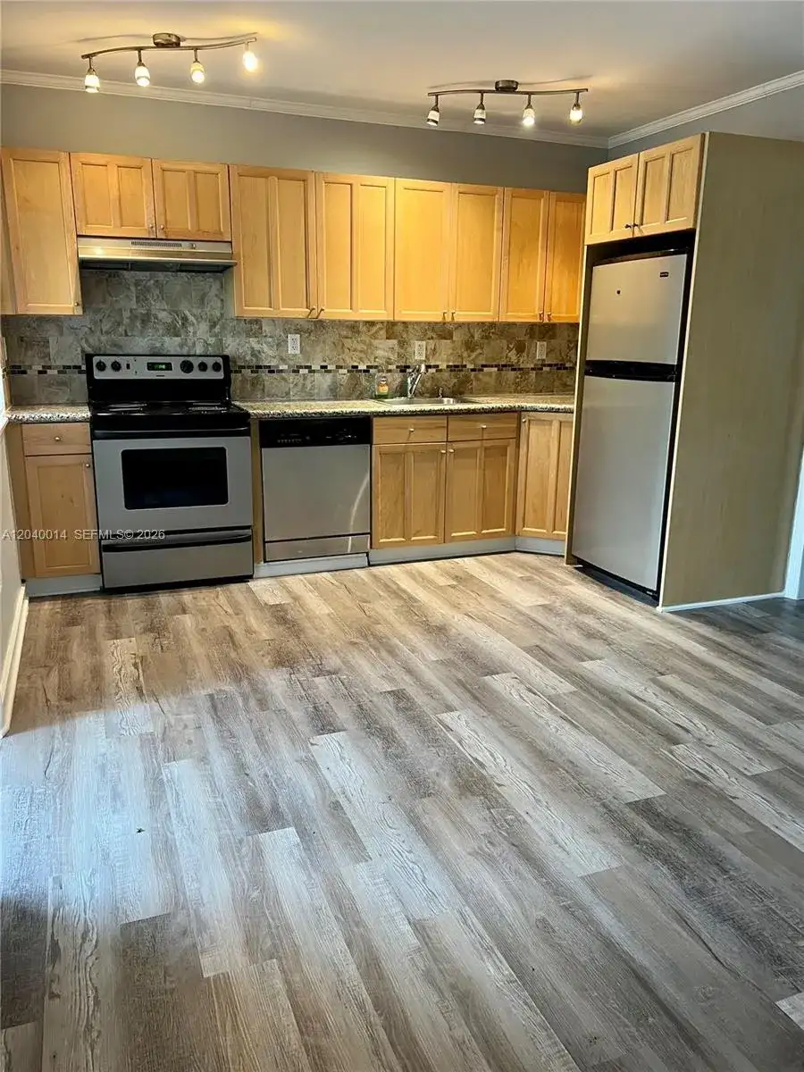 590 NW 40th Ct # 3, Oakland Park FL 33309 photo 5