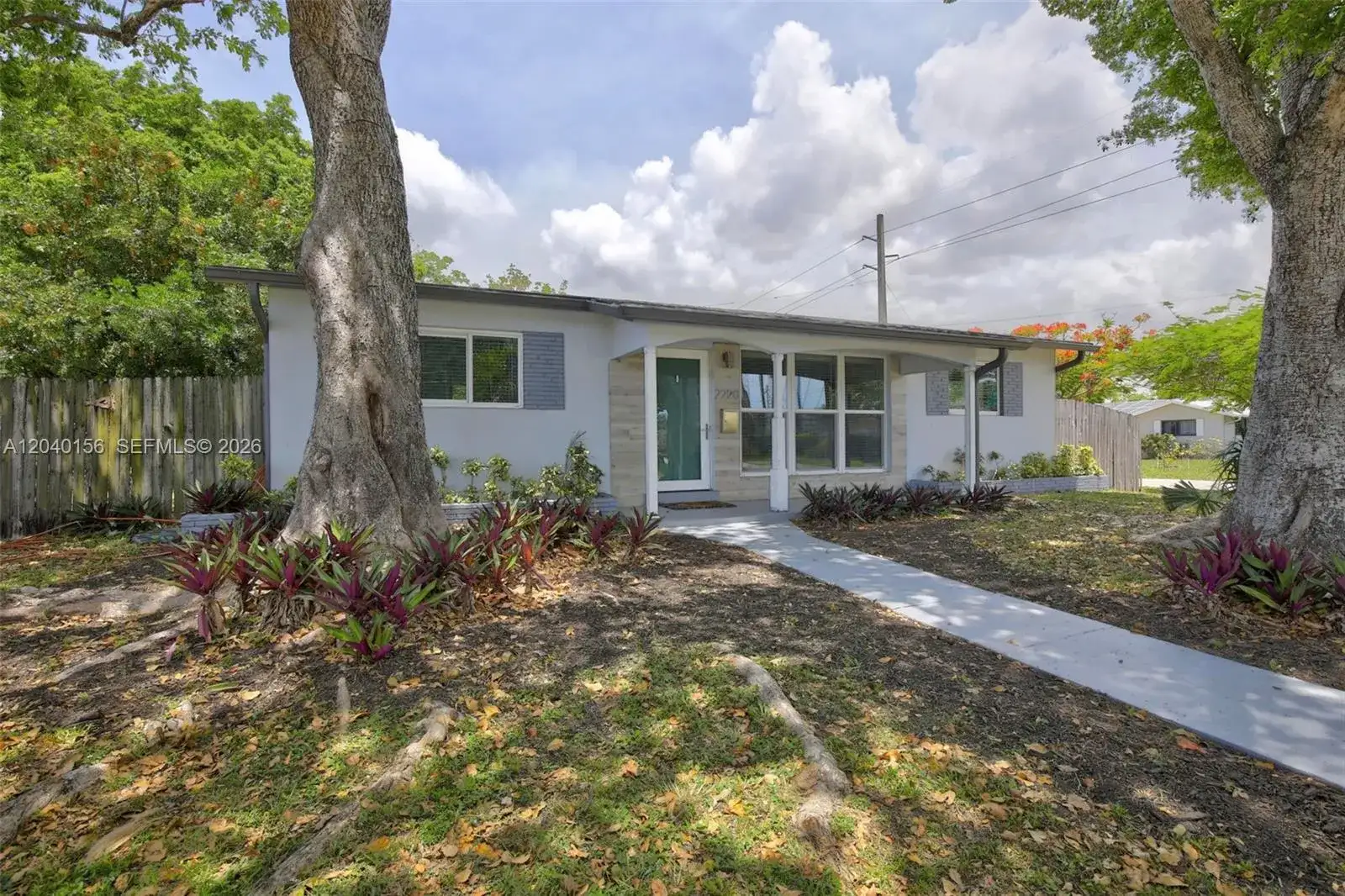2220 N 40th Ave, Hollywood FL 33021 photo 2