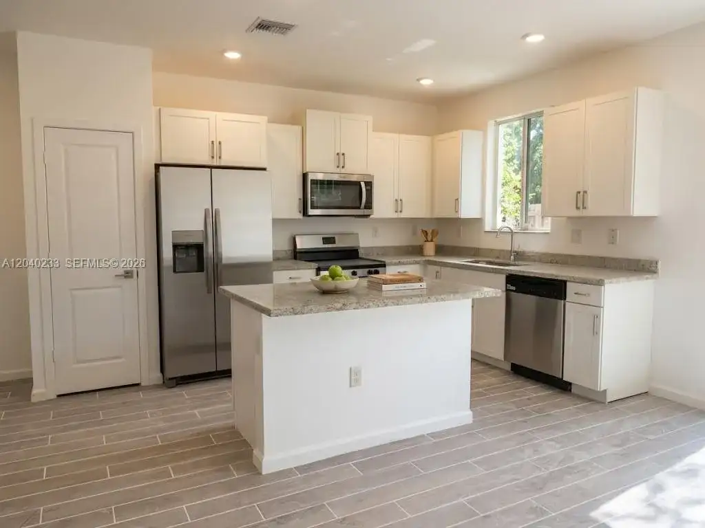 1019 SE 24th Ter, Homestead FL 33035 photo 2