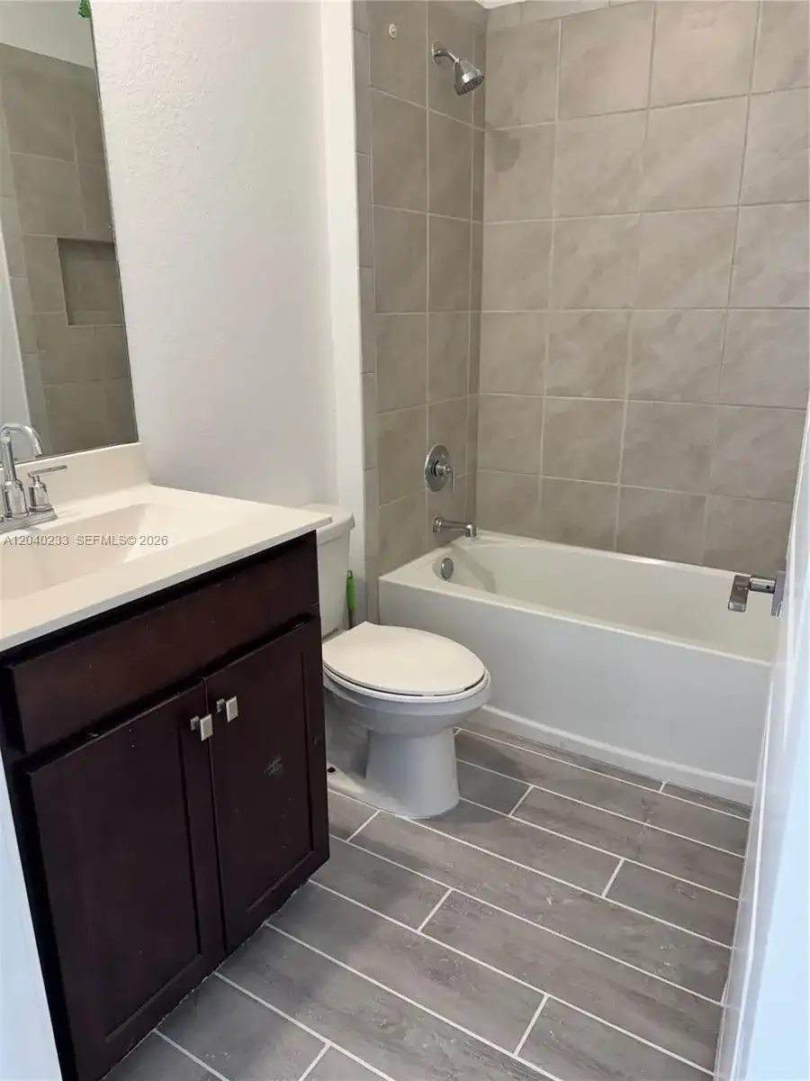1019 SE 24th Ter, Homestead FL 33035 photo 4
