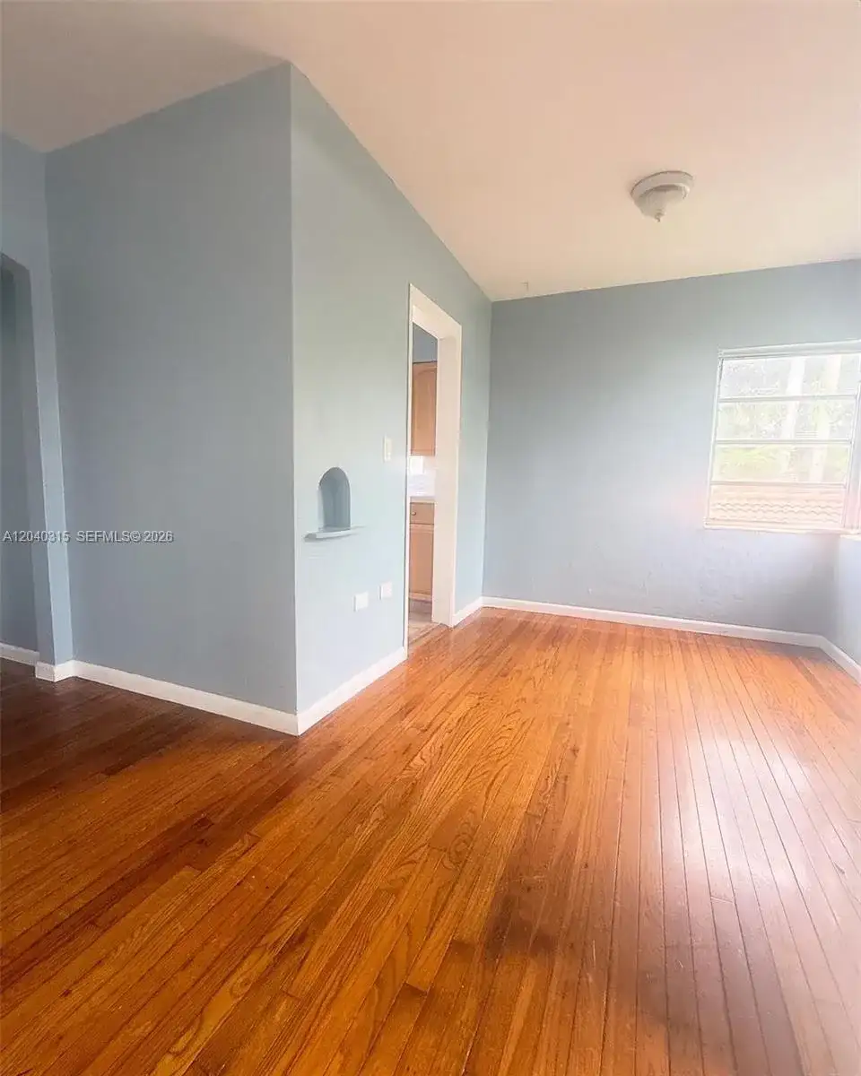 1730 Marseille Dr, Miami Beach FL 33141 photo 2