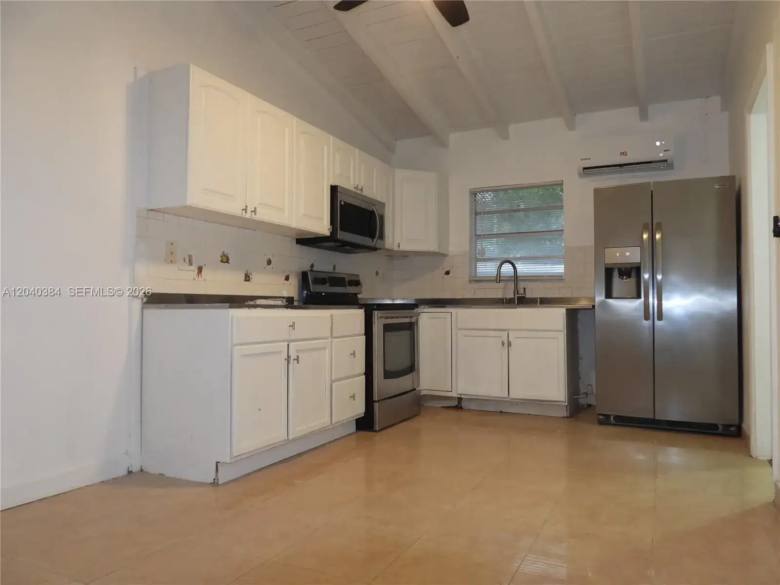 1572 NE 149th St # A, Miami FL 33161 photo 2