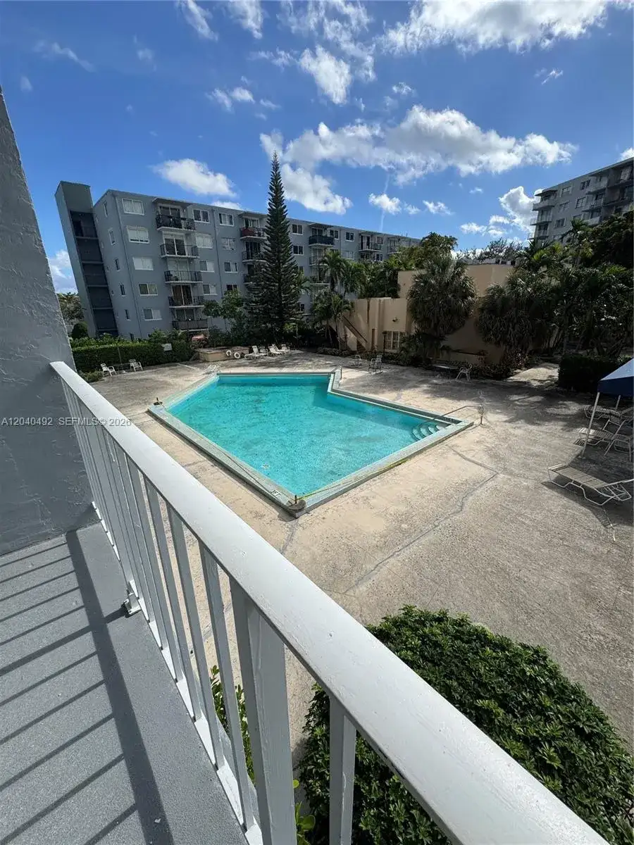 1470 NE 125th Ter # 205, North Miami FL 33161 photo 2