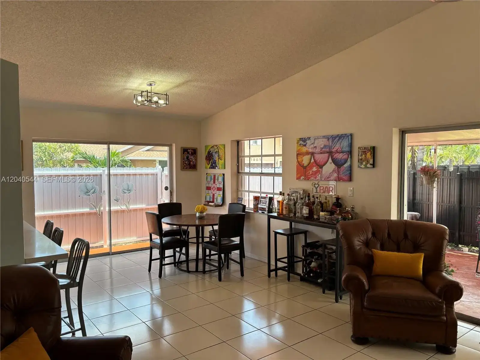 18713 NW 78th Ct, Hialeah FL 33015 photo 2