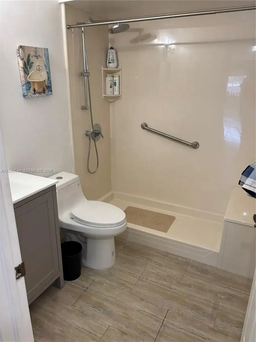 18713 NW 78th Ct, Hialeah FL 33015 photo 5