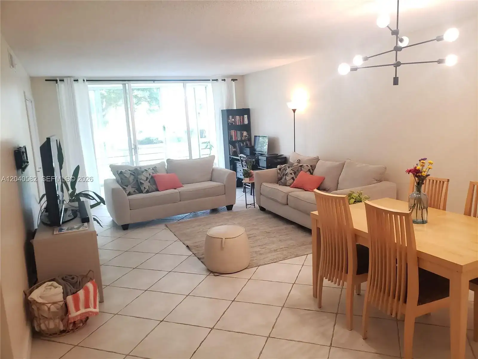 550 Oaks Ln # 202, Pompano Beach FL 33069 photo 4