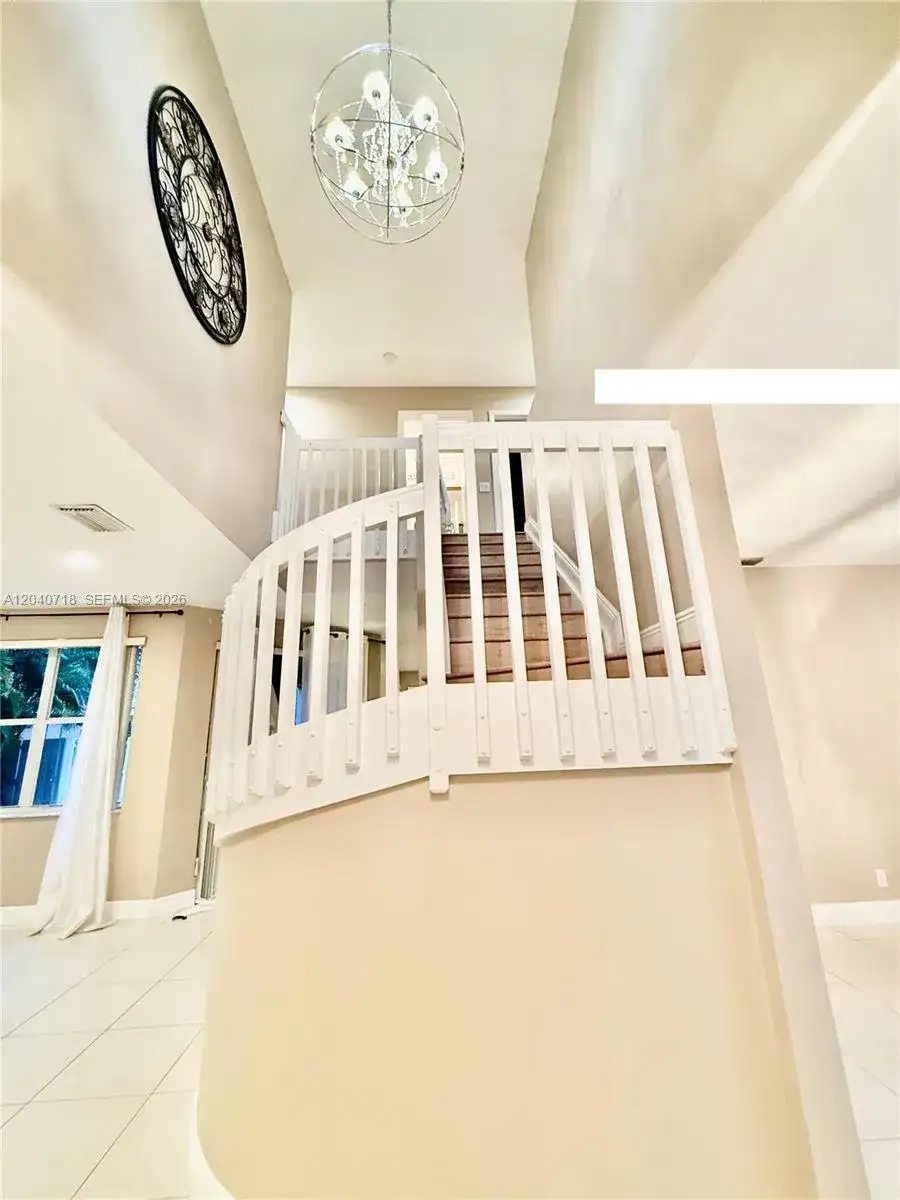 660 Sand Creek Cir, Weston FL 33327 photo 2