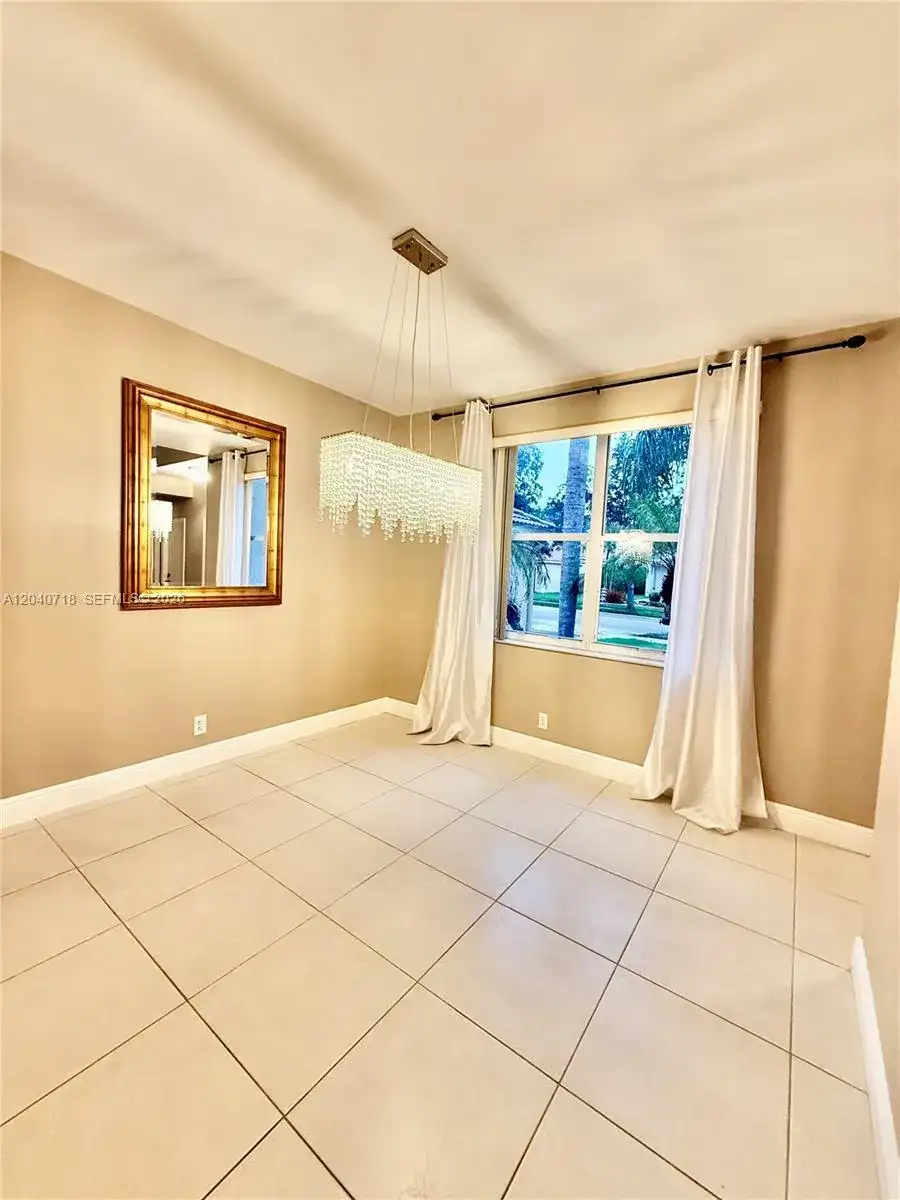 660 Sand Creek Cir, Weston FL 33327 photo 4