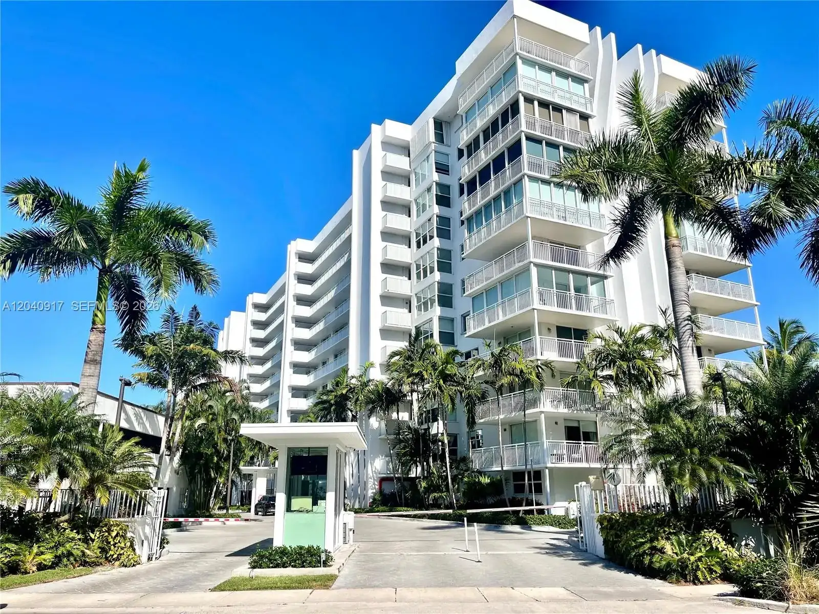 607 Ocean Dr # 3K, Key Biscayne FL 33149 photo 2