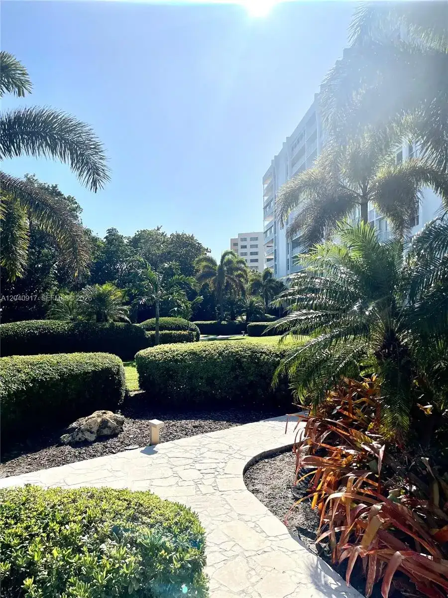 607 Ocean Dr # 3K, Key Biscayne FL 33149 photo 3