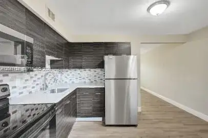 429 NW 9th Ave # 1, Fort Lauderdale FL 33311 photo 2