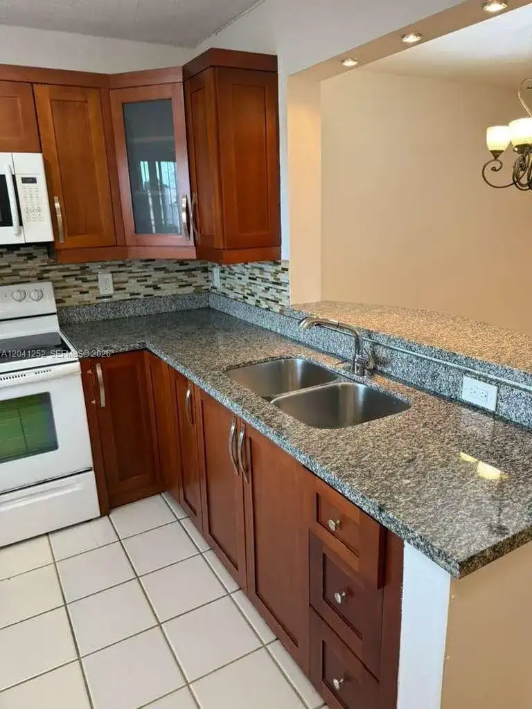 8610 N Sherman Cir # 508, Miramar FL 33025 photo 2