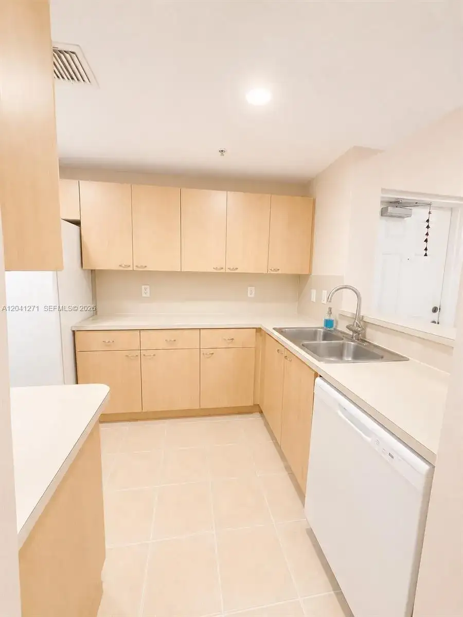 6670 NW 114th Ave # 603, Doral FL 33178 photo 2