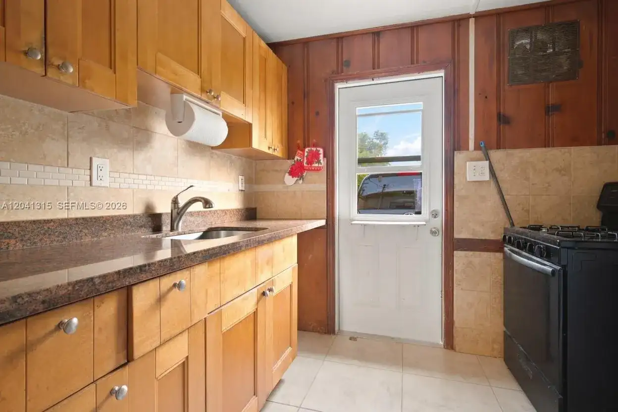 2118 Coolidge St, Hollywood FL 33020 photo 2