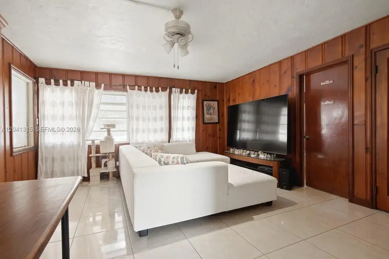 2118 Coolidge St, Hollywood FL 33020 photo 3