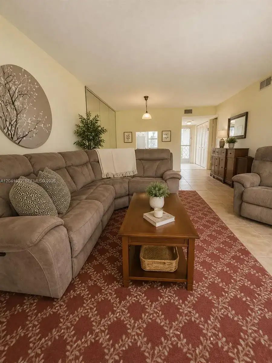 20 Abbey Ln # 101, Delray Beach FL 33446 photo 2