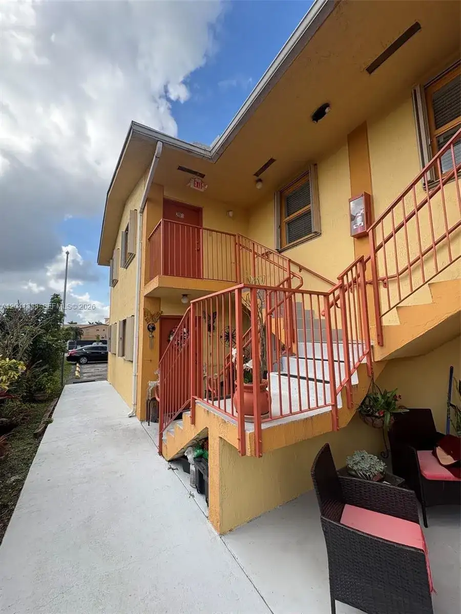 231 E 7th St # 202, Hialeah FL 33010 photo 3