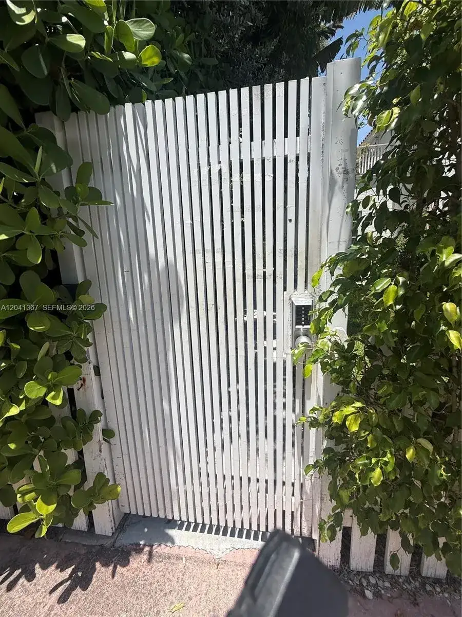 912 Euclid Ave, Miami Beach FL 33139 photo 2