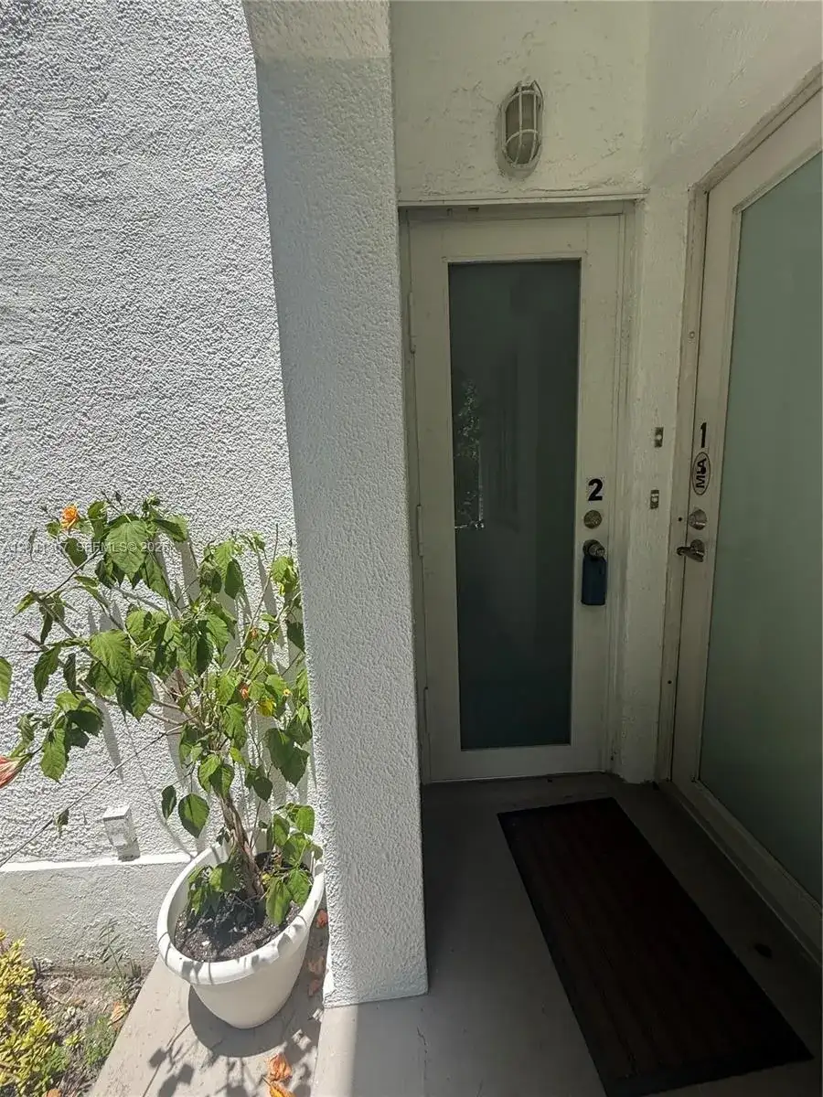 912 Euclid Ave, Miami Beach FL 33139 photo 4